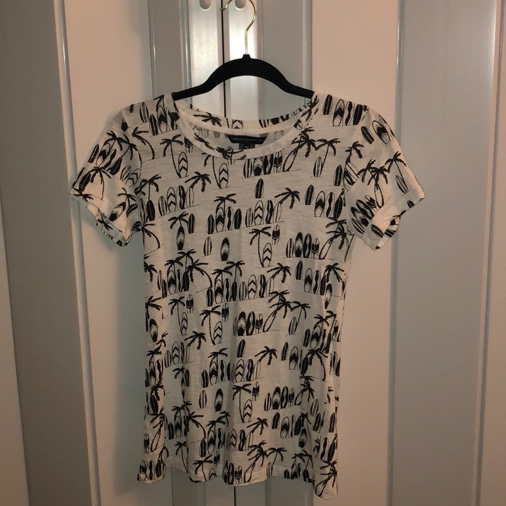 French connection B&W surfboard/beach tee.